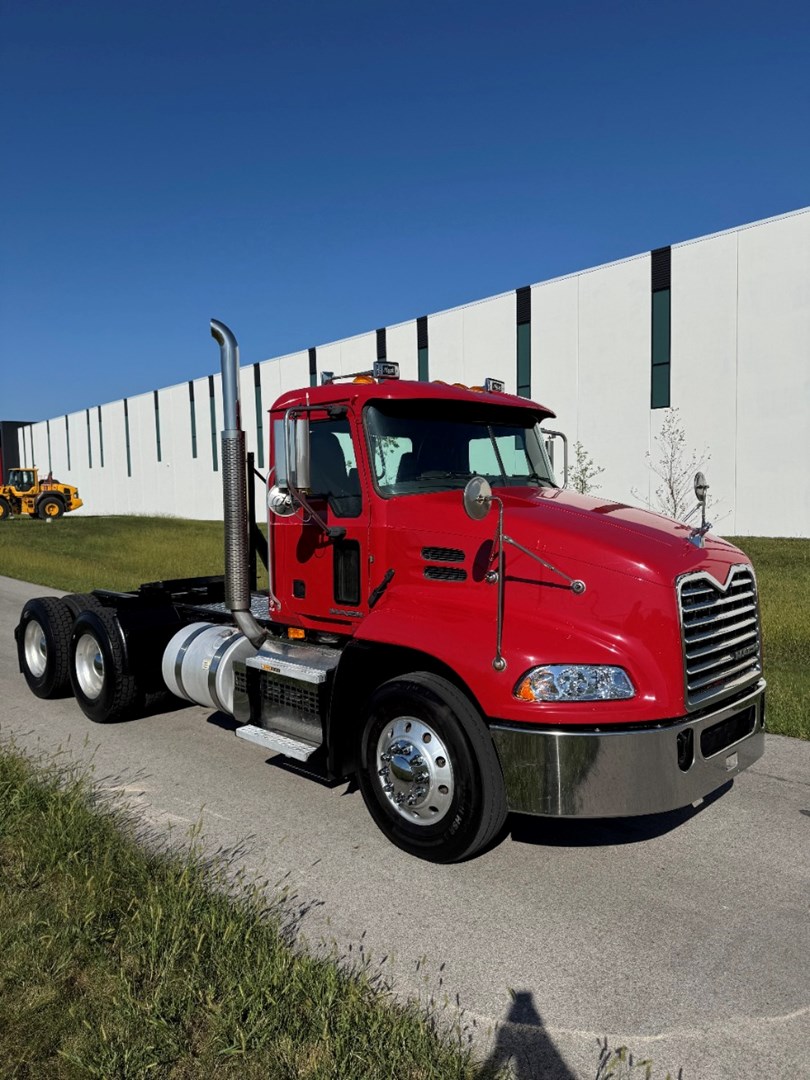 2018 MACK CXU613 - USED TRUCKS DAY CAB - image 8